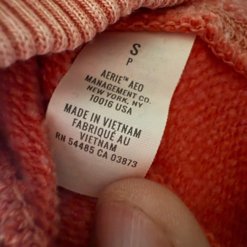 Aerie Women’s Coral vintage crewneck sweatshirt. Size S